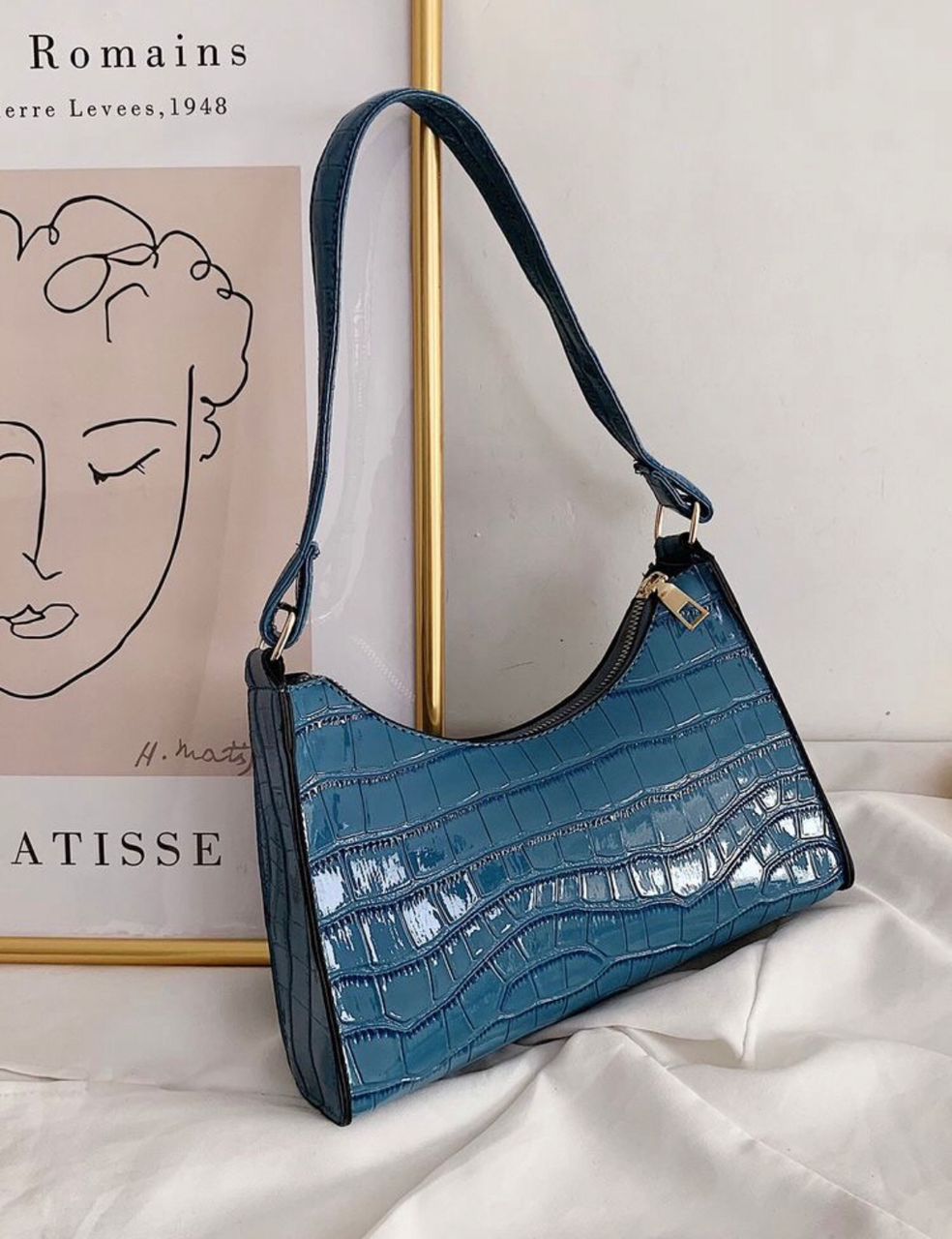 Chic Mini Bag Design